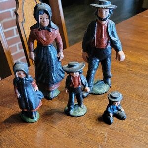 Amish Figurine Set in Black and Red